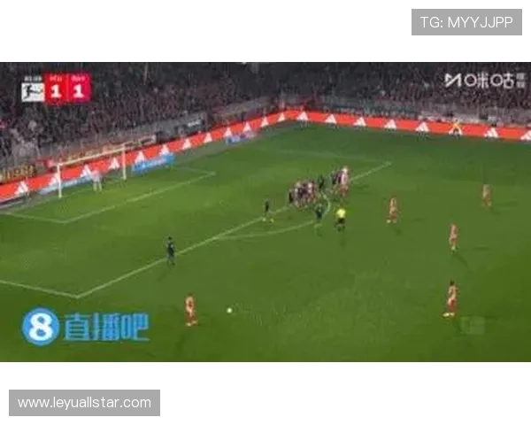 伯克进球后狂奔拥抱球迷，老林务所畔体育场陷入狂欢